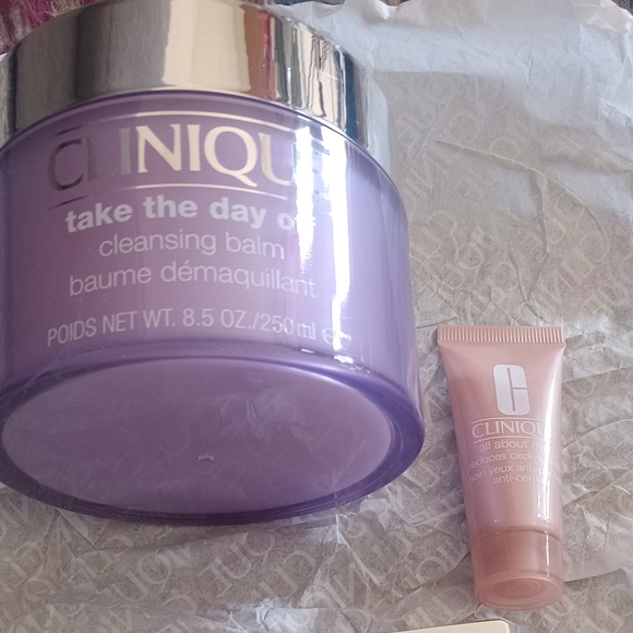 BEAUTIFUL  CLINIQUE New in Box Best of Gift Set. All Full Size Products. - Picture 6 of 8